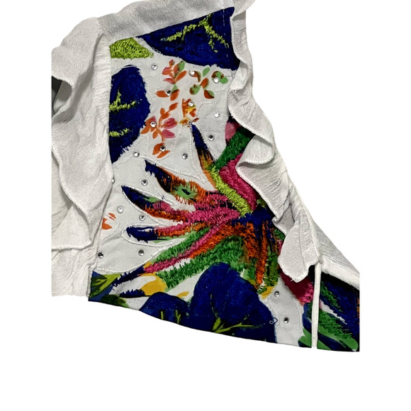 Life Style White with Embroidered Floral Details Flowy Size Medium - Picture 2 of 5